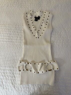Tracy M Cream Ribbed V-Neck Studded Too with Ring Belt